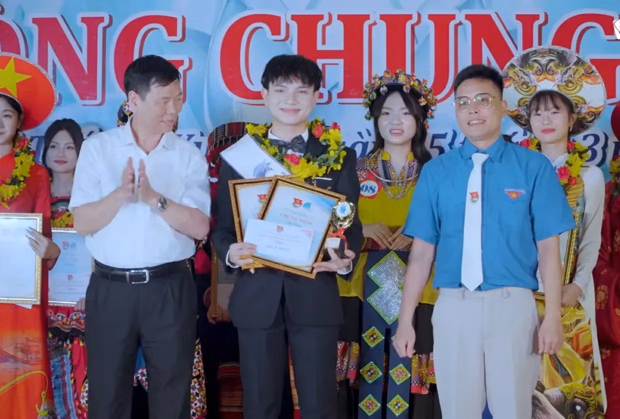 viet-khoa-dat-a-quan-thanh-nien-thanh-lich-cua-huyen-vi-xuyen-khi-moi-17-tuoi.jpg