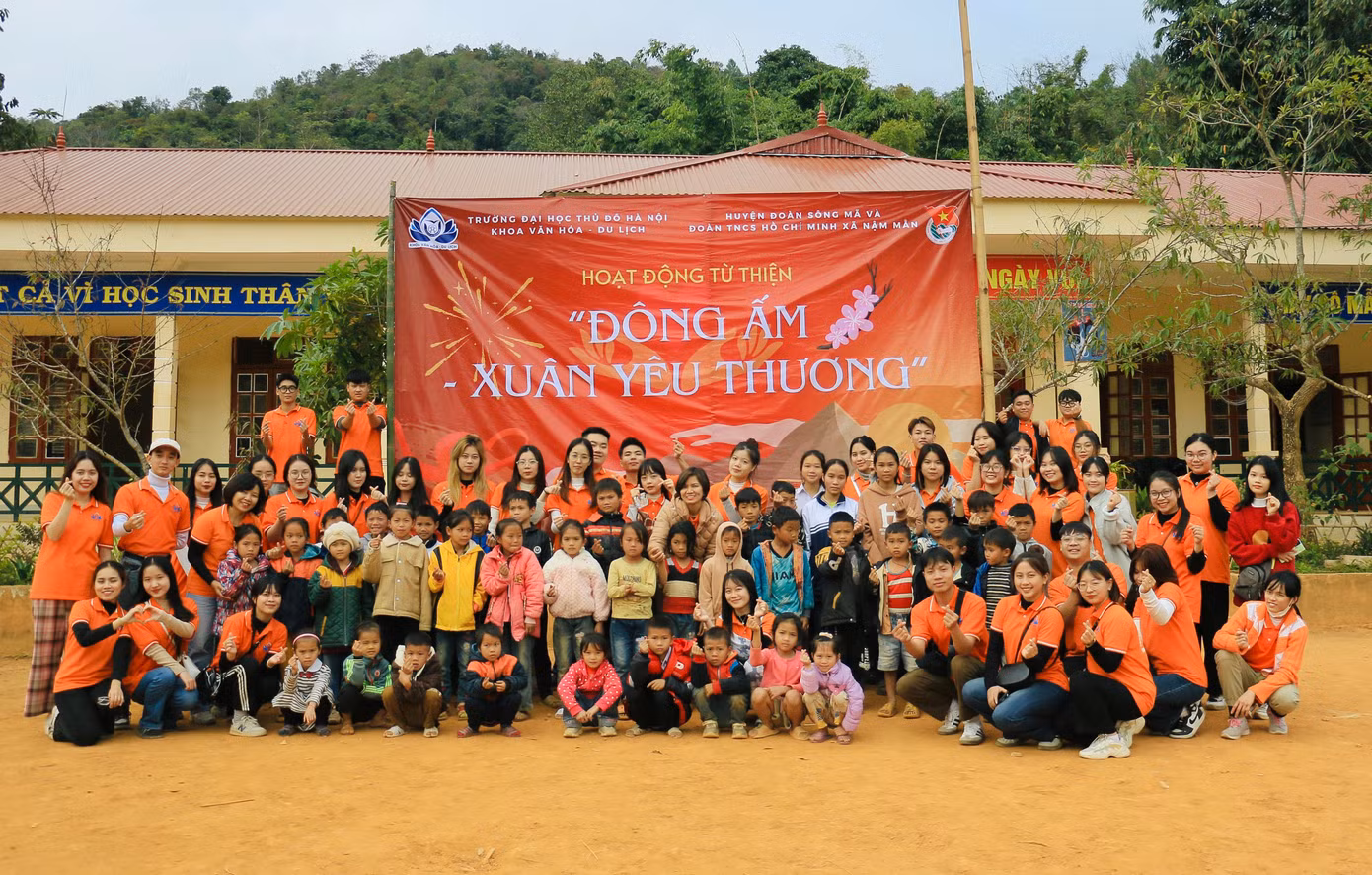 tham-gia-hoat-dong-tu-thien-cua-khoa-truong-tai-xa-nam-man-tinh-son-la.jpg