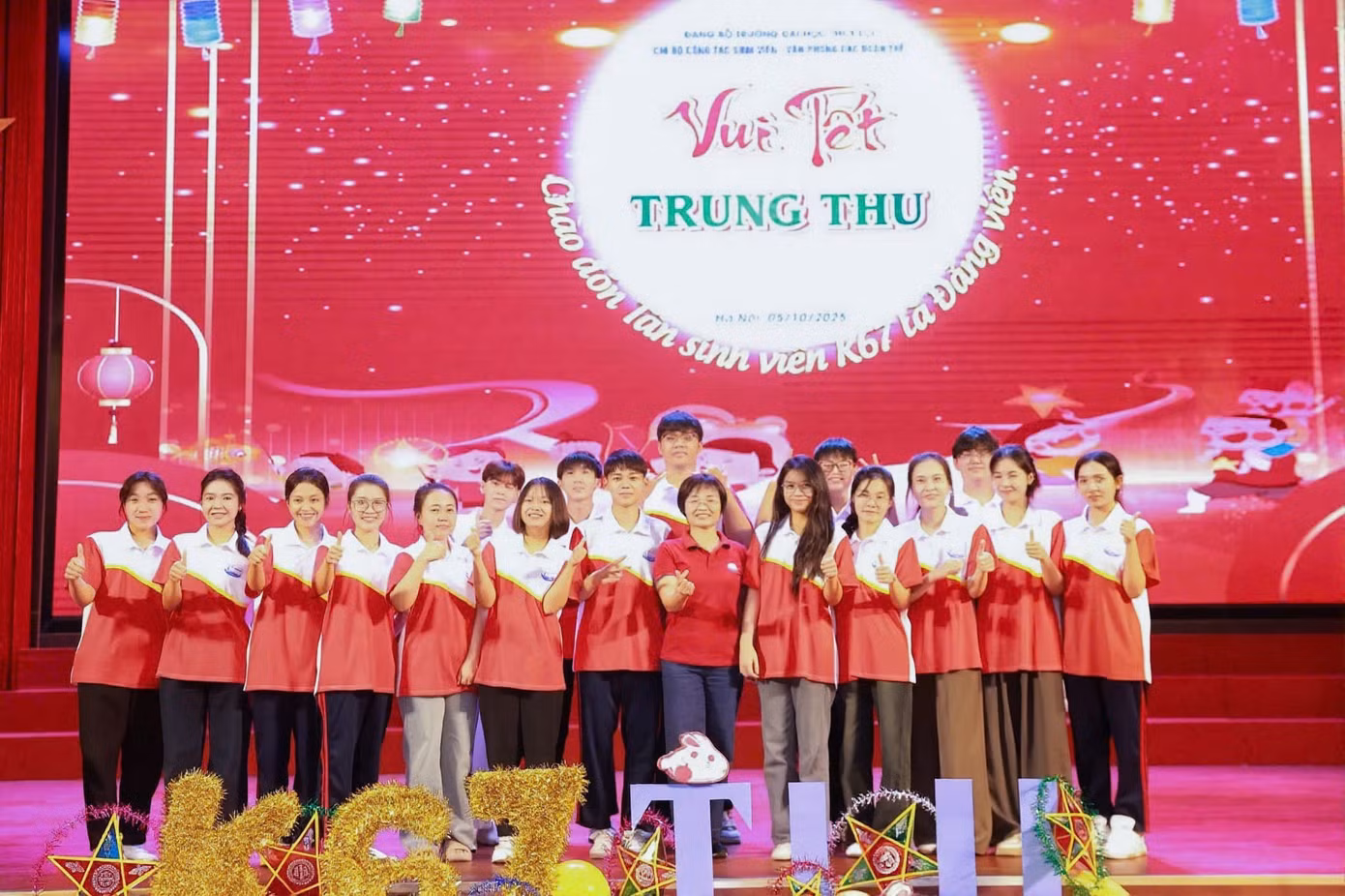 tham-gia-chao-don-tan-sinh-vien-la-dang-vien.jpg