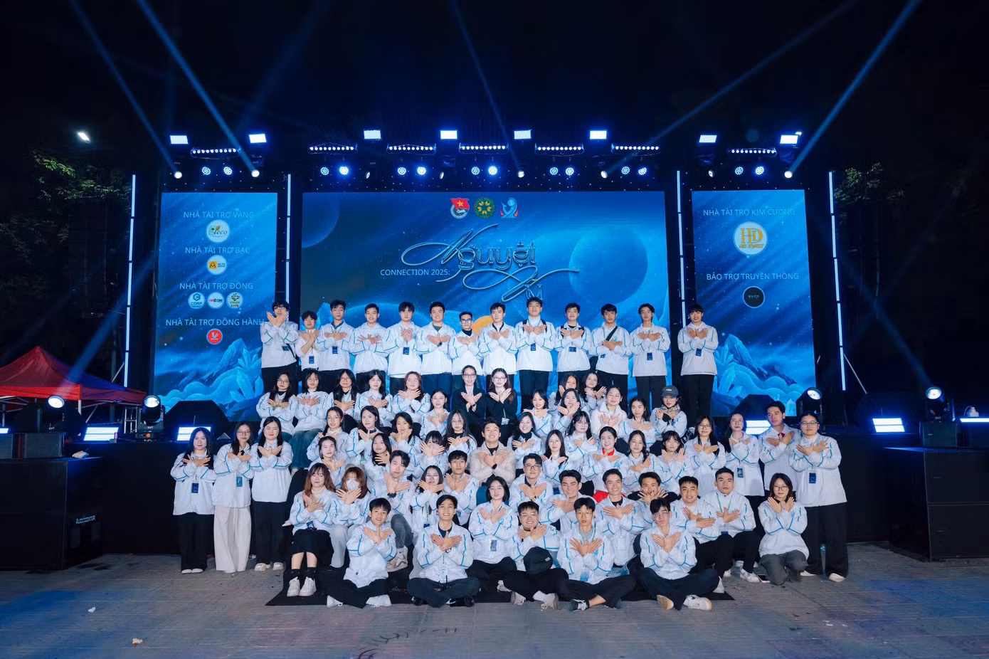 tham-gia-to-chuc-chuong-trinh-chao-tan-sinh-vien-connection-2025-nguyet-vu.jpg