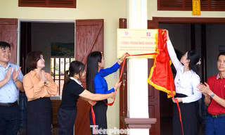 Tỉnh Đoàn Quảng Ninh gắn biển 'Nhà nhân ái', lan tỏa phong trào 'Bình dân học vụ số'
