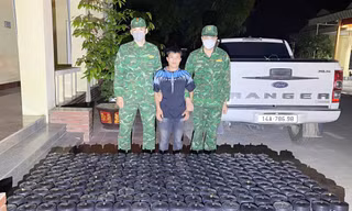 Thuê cửu vạn luồn rừng đưa khí cười qua biên giới