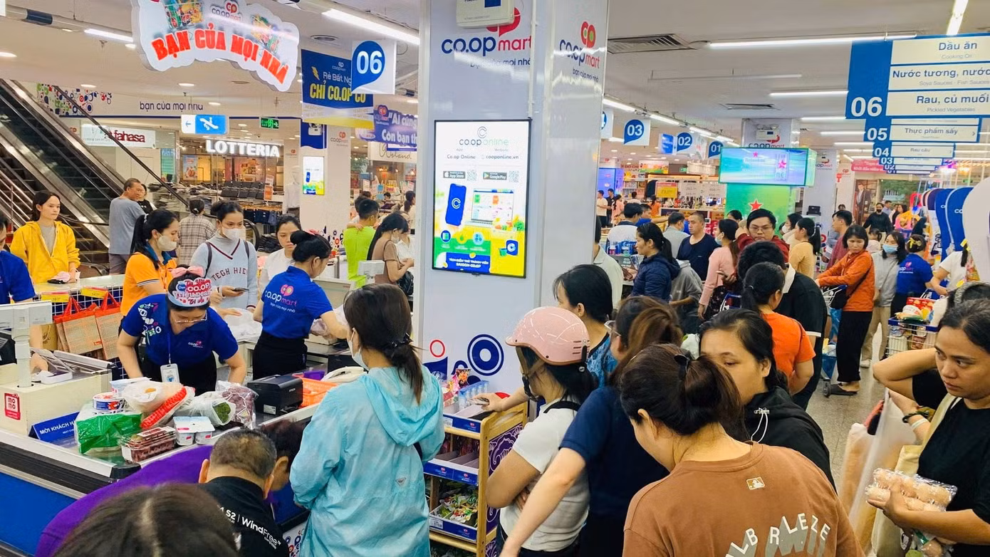 3coopmart-hue-huy-dong-100-nhan-su-tuc-truc-2424-de-dam-bao-quay-ke-luon-day-hang-gia-on-dinh-dich-vu-thong-suot.jpg