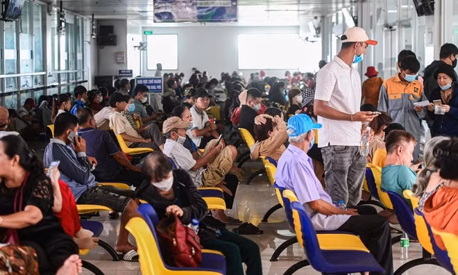 Quá tải bệnh nhân ung thư chờ điều trị tại Bệnh viện Ung bướu TPHCM- Ảnh G.L