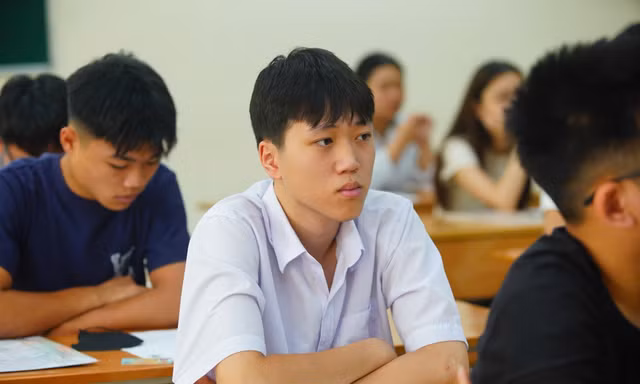CÓ NÊN TÁCH KỲ THI 2 TRONG 1