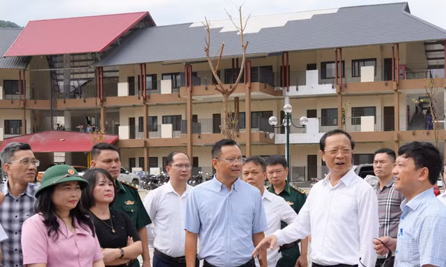 Trường nội trú vùng biên Lào Cai được chọn là điểm cầu trung tâm của lễ khai giảng