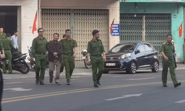Khám xét nơi làm việc, nhà riêng Giám đốc Trung tâm Dịch vụ đấu giá Lâm Đồng