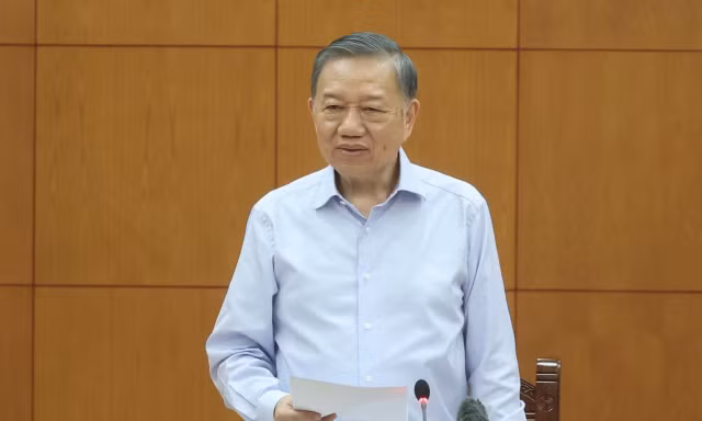 Bộ Chính trị: Chuyển trọng tâm từ quản lý thông tin sang dẫn dắt nhận thức