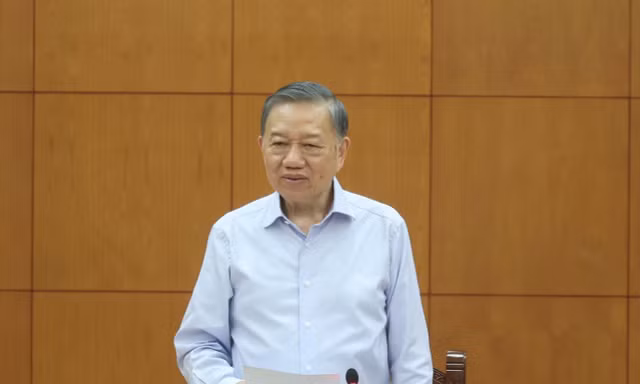 Bộ Chính trị: Chuyển trọng tâm từ quản lý thông tin sang dẫn dắt nhận thức
