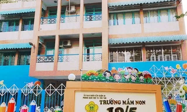Hiệu trưởng nói gì khi bị 'tố' phụ huynh đi bộ cũng thu phí giữ xe?