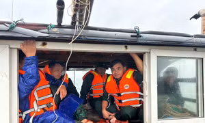 Tàu cá chìm trên biển Hà Tĩnh, 2 ngư dân mất tích