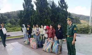 Trục xuất 9 người nước ngoài vượt biên trái phép vào Việt Nam