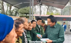 Trao hàng trăm suất quà tri ân cựu thanh niên xung phong