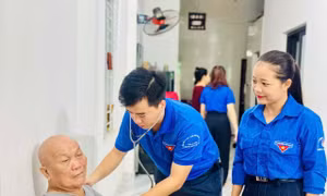 Thanh niên hỗ trợ khám bệnh, phát thuốc tri ân người có công