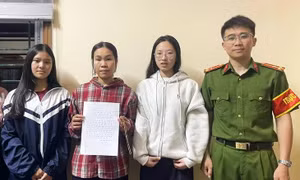 Nhặt được 5 chỉ vàng, hai nữ sinh trình báo công an