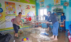 Hơn 500 học sinh ở Hà Tĩnh chưa thể trở lại trường do mưa lớn