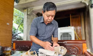 Ba anh em ra trận nhưng không ai trở về, nghẹn lòng khi xem những kỷ vật