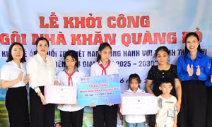 Khởi công Ngôi nhà khăn quàng đỏ cho thiếu nhi vùng biên