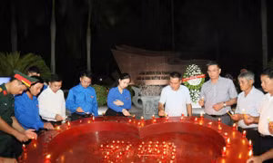 Tuổi trẻ Hà Tĩnh thắp nến tri ân Anh hùng liệt sĩ Lý Tự Trọng