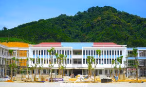 Cận cảnh trường nội trú liên cấp hơn 140 tỷ đồng trước ngày bàn giao