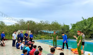 Tuổi trẻ Hà Tĩnh dạy bơi miễn phí cho trẻ 