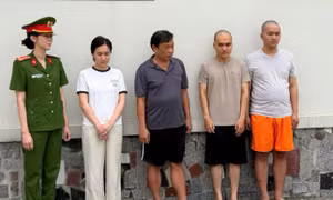 Trưởng phòng Kinh doanh của SJC khai thủ đoạn 'khai sinh' cho 3.400 viên kim cương nhập lậu từ Hồng Kông 
