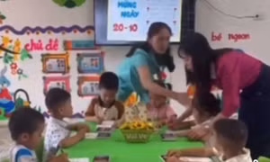 Hai giáo viên mầm non 'tác động' vào mặt bé gái trong giờ học