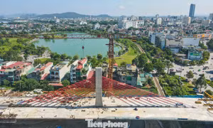Hình hài cầu dây văng trăm tỉ đầu tiên ở Thanh Hóa sắp hoàn thành