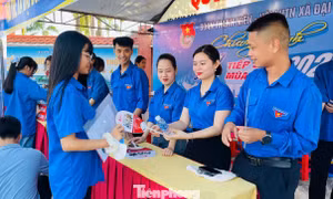 'Áo xanh' xứ Nghệ nấu cơm tiếp sức sĩ tử mùa nắng nóng