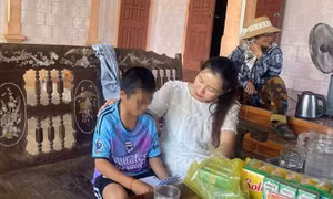 Trẻ lớp 6 nghi bị mẹ kế và bố bạo hành: 'Cháu rửa bát, quét nhà không sạch nên bị đánh'