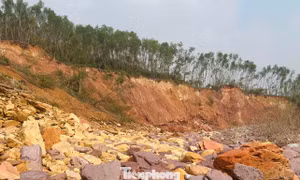 Hạ tràn xả lũ hồ Kẻ Gỗ sạt lở, cuốn trôi nhiều diện tích đất