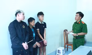 Vụ đập kính hàng loạt ô tô ở Nghệ An: Hé lộ động cơ gây án
