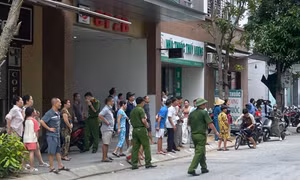 Cháy căn hộ tầng 12 chung cư, nhiều người hốt hoảng tháo chạy