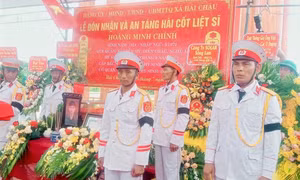 Nghẹn ngào ngày liệt sĩ trở về đất mẹ