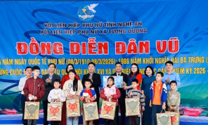 Doanh nghiệp Nghệ An nhận đỡ đầu 9 trẻ mồ côi vùng cao Tương Dương