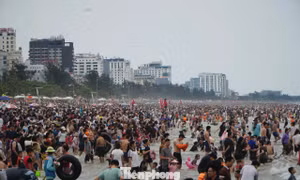 'Bùng nổ' du lịch Cửa Lò, Sầm Sơn 