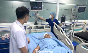 Ô tô lật đè 5 người thương vong, hai gia đình chìm trong đau đớn