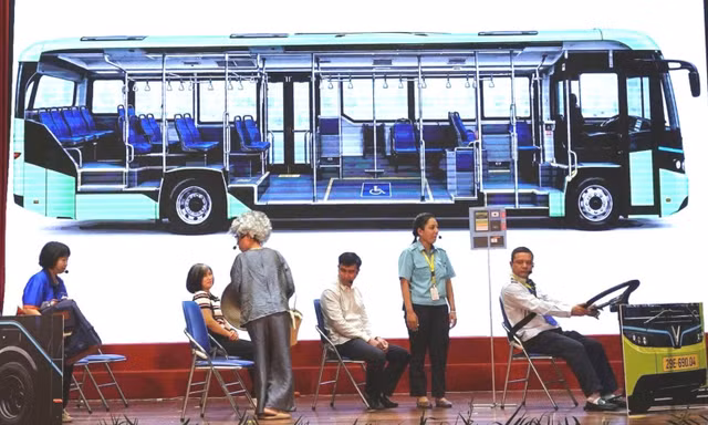 Xây dựng hình ảnh thân thiện cho nhân viên xe buýt Thủ đô