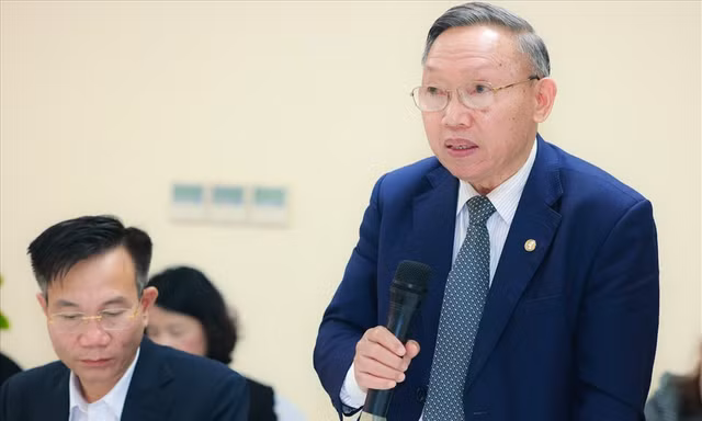 Làm công tác tư tưởng từ những vấn đề thiết thực của công nhân