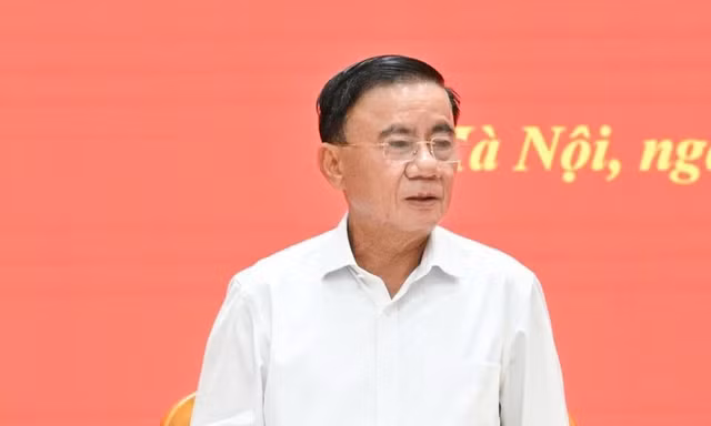Bộ Chính trị: Đổi mới chính sách tiền lương, đãi ngộ theo vị trí việc làm, khắc phục cào bằng, coi trọng ngạch, bậc