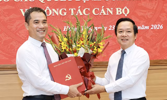 Công bố các quyết định của Ban Bí thư về công tác cán bộ