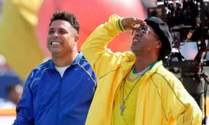 Ronaldo và Ronaldinho xuất hiện gây ngỡ ngàng ở trận chung kết