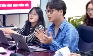 Diễn giả Thảo Ngân (trái) và diễn giả Đắc Hoàng (giữa).