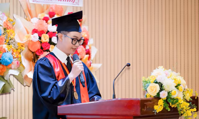 Thủ khoa đầu ra trường ĐH Y Dược TP. HCM: ‘Áp lực là bàn đạp để bật xa hơn’