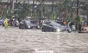 Lưu ý an toàn khi lái xe ô tô qua vùng ngập