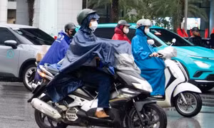 Bão số 4 Narra đã mạnh lên và vẫn ở Vịnh Bắc Bộ.