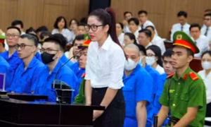 Tượng mèo bằng vàng nặng 5,8 kg ở nhà bạn gái Mr Pips có thể mang ý nghĩa gì?