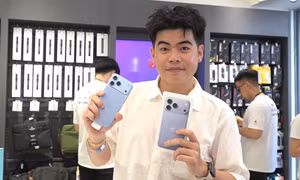 Người mua máy iPhone 18 Pro và 18 Pro Max ở Việt Nam