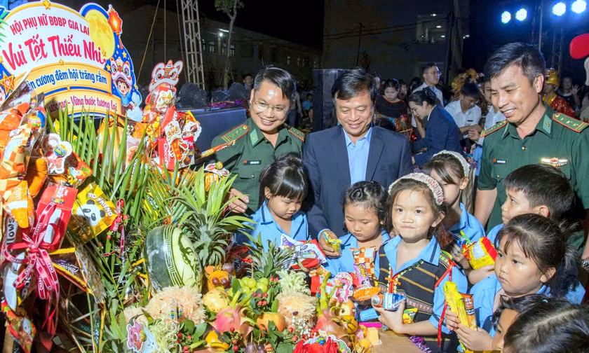 Người lính Hải quân, Biên phòng trao yêu thương tới trẻ nhỏ