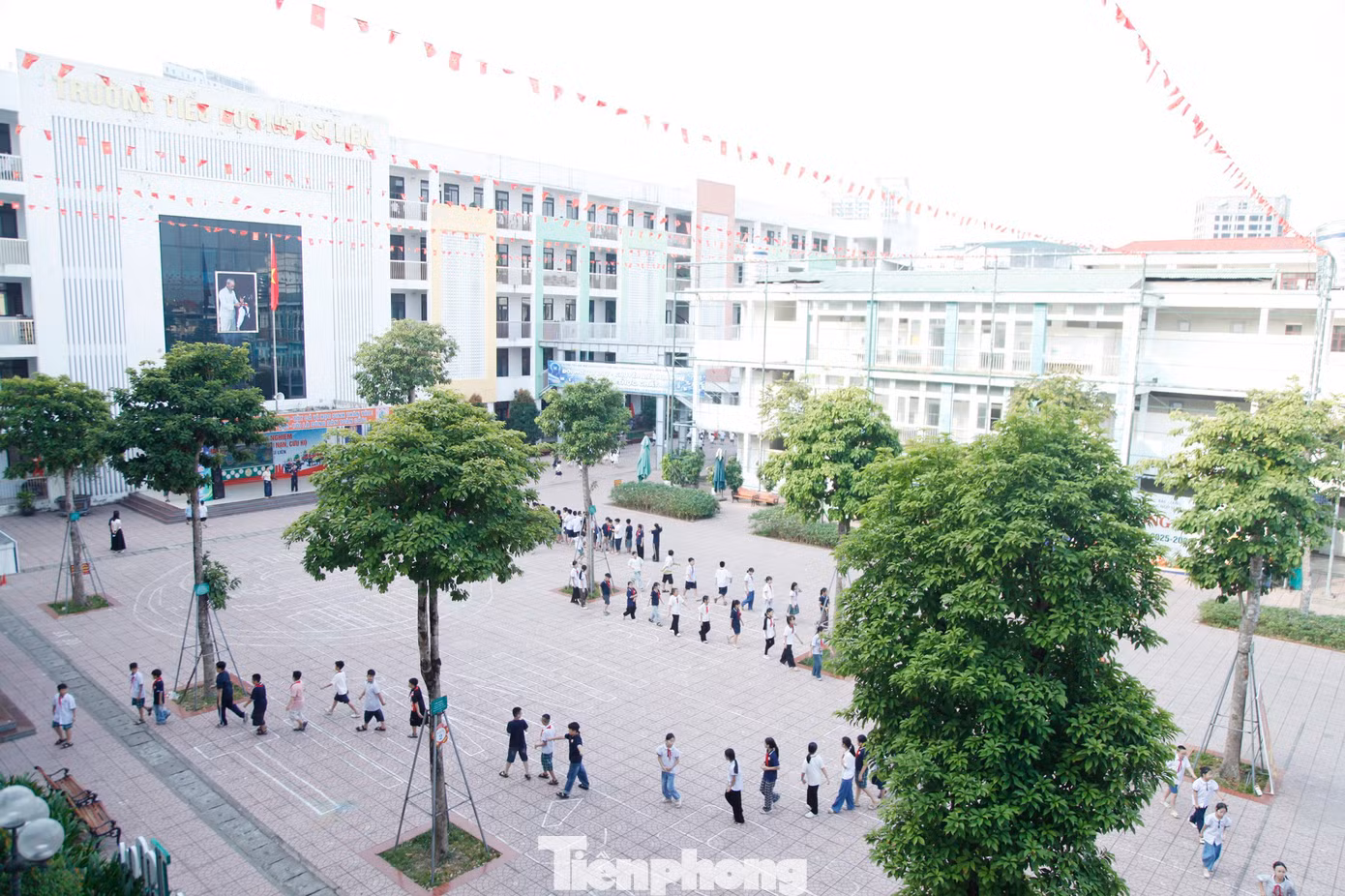 Siêu trường nên công tác bố trí giáo viên phải đòi hỏi sự tính toán chặt chẽ.